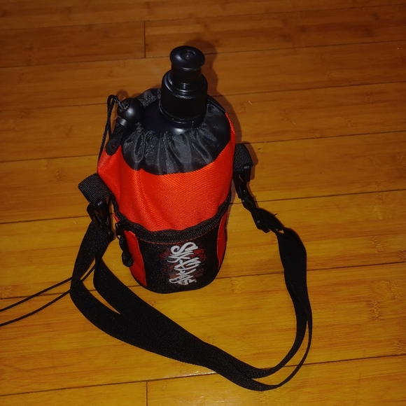 Six Flags reusable bottle bundle - Picture 3 of 8